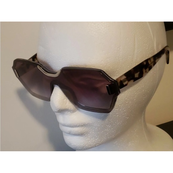 Prada Single Frame Oversized Tortoise Temples Sunglasses - Picture 4 of 12